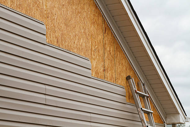 Professional Siding Contractor technician working in New Vienna, OH